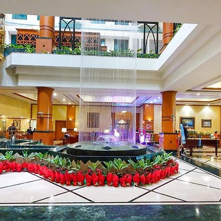 The Orchid Hotel Mumbai Vile Parle Екстер'єр фото The lobby of the hotel