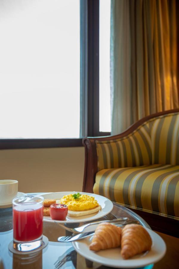 The Orchid Hotel Mumbai Vile Parle Екстер'єр фото A settee