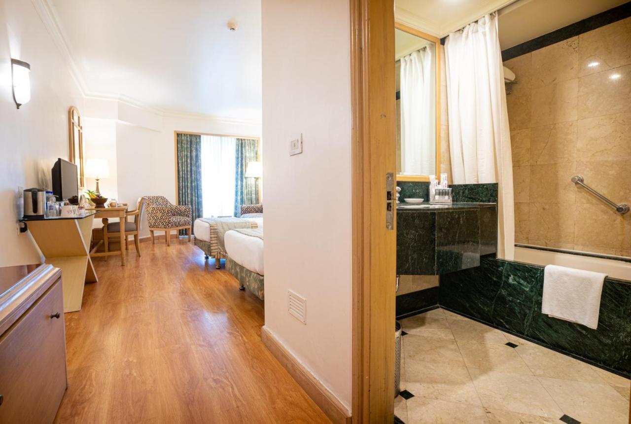 The Orchid Hotel Mumbai Vile Parle Екстер'єр фото A room at the hotel