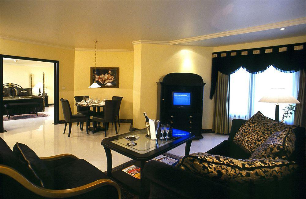 The Orchid Hotel Mumbai Vile Parle Екстер'єр фото A suite at the Taj Mahal Palace, Mumbai