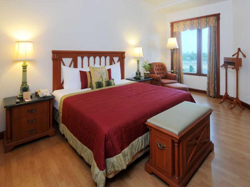 The Orchid Hotel Mumbai Vile Parle Екстер'єр фото A bedroom at the hotel