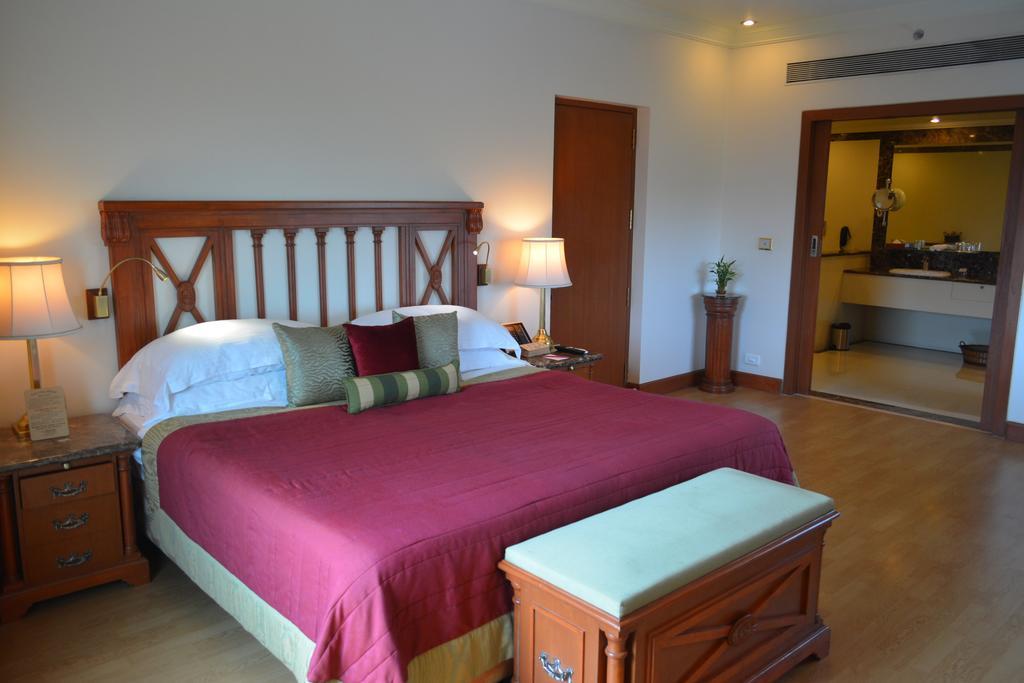 The Orchid Hotel Mumbai Vile Parle Екстер'єр фото A bedroom at the Taj Bengal