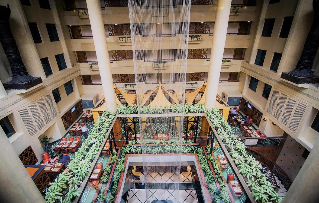 The Orchid Hotel Mumbai Vile Parle Екстер'єр фото The interior of the hotel