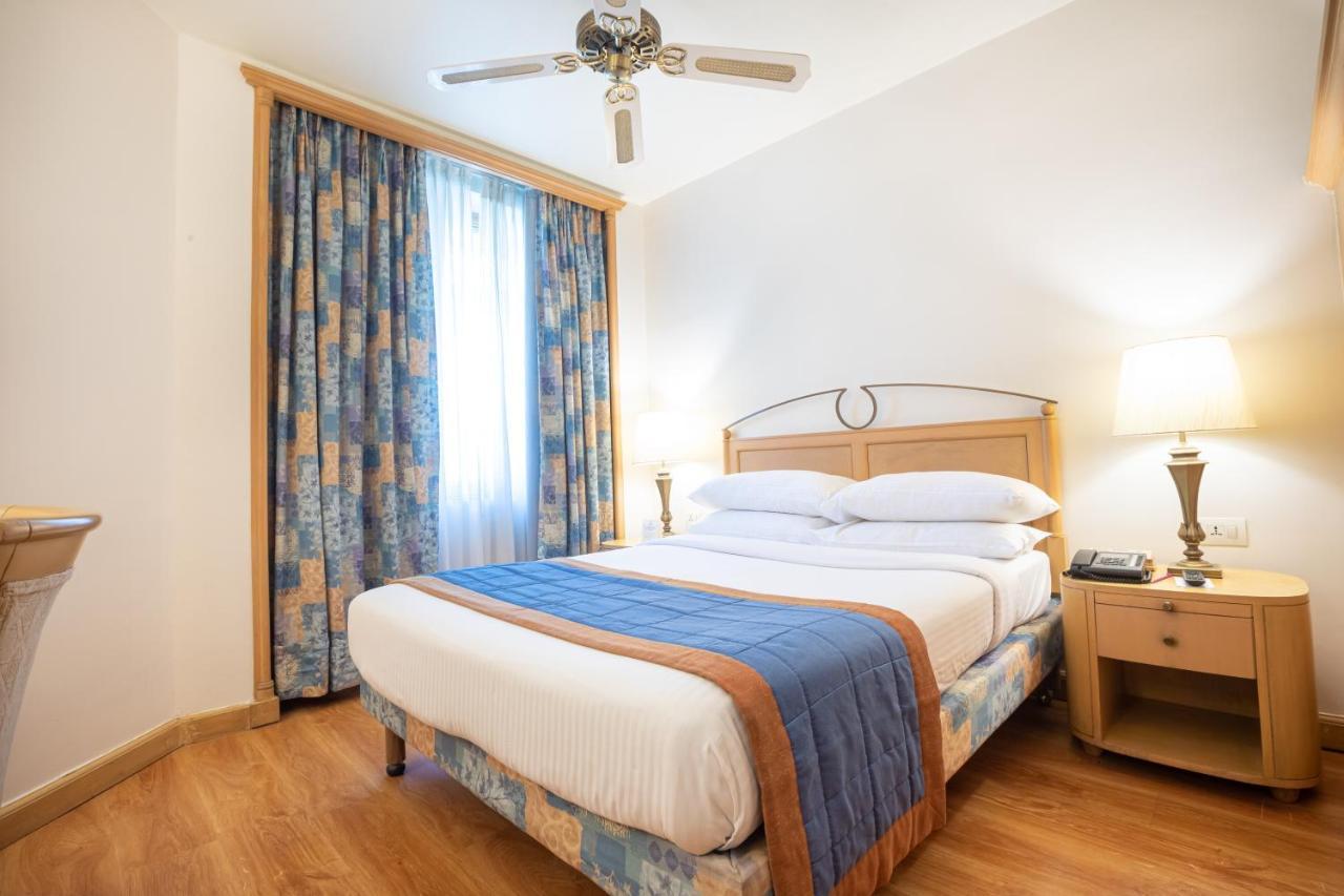 The Orchid Hotel Mumbai Vile Parle Екстер'єр фото A bedroom at the hotel