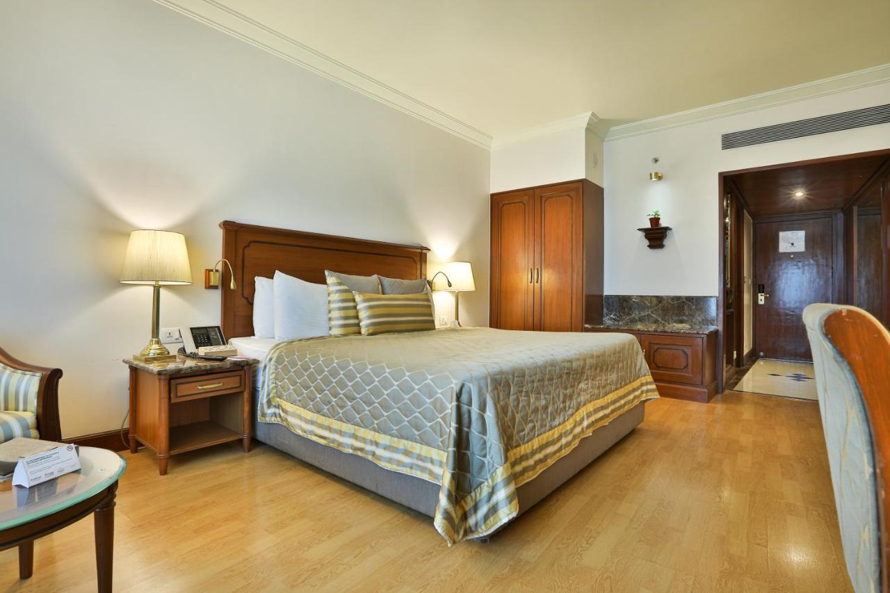 The Orchid Hotel Mumbai Vile Parle Екстер'єр фото A room at the Taj Bengal