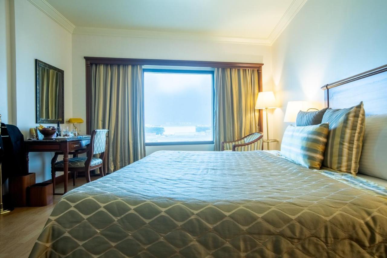 The Orchid Hotel Mumbai Vile Parle Екстер'єр фото A room at the Taj Bengal