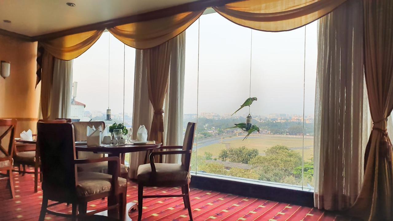 The Orchid Hotel Mumbai Vile Parle Екстер'єр фото Parrots at the hotel