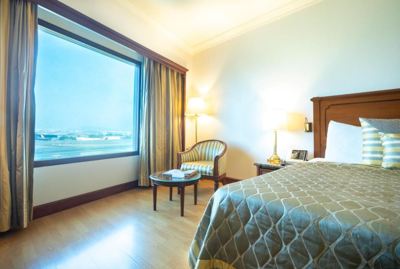The Orchid Hotel Mumbai Vile Parle Екстер'єр фото A room at the hotel