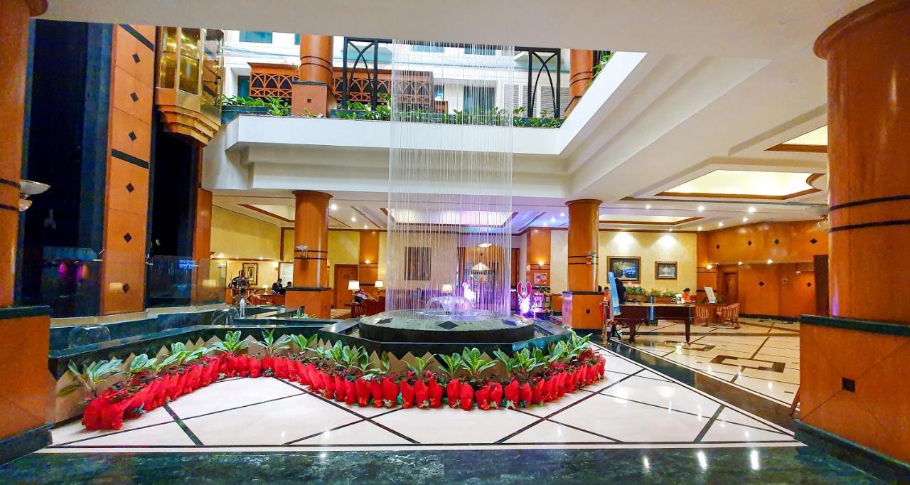 The Orchid Hotel Mumbai Vile Parle Екстер'єр фото The lobby of the hotel