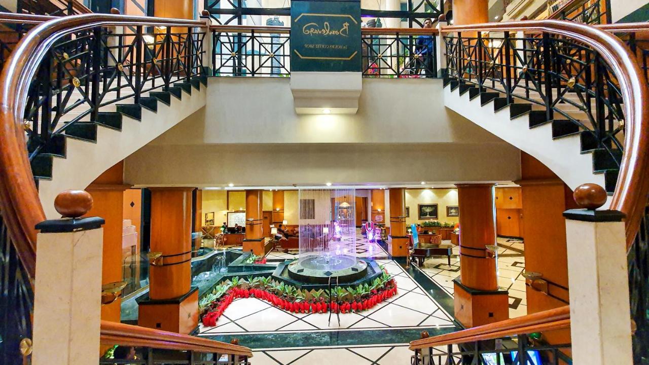 The Orchid Hotel Mumbai Vile Parle Екстер'єр фото The lobby of the hotel